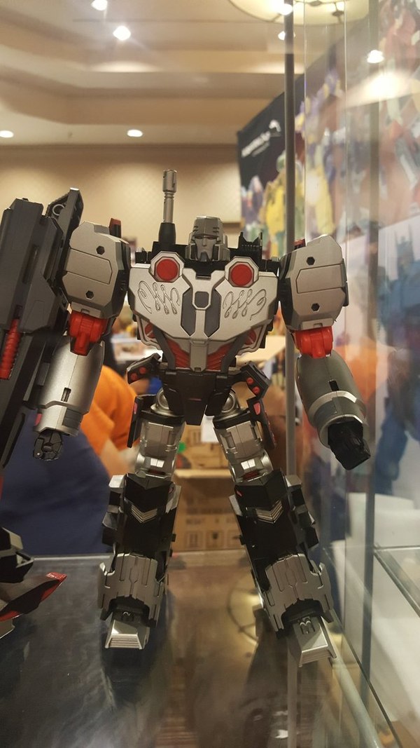 TFCon Toronto   Dealer Room Images Show Unofficial Bulkhead MTMTE Thunderclash Fall Of Cybertron Megatron More  (24 of 30)